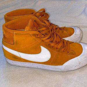 Nike orange white SB Blazer Mid Circuit suede high tops Sz 10 # 876872-819
